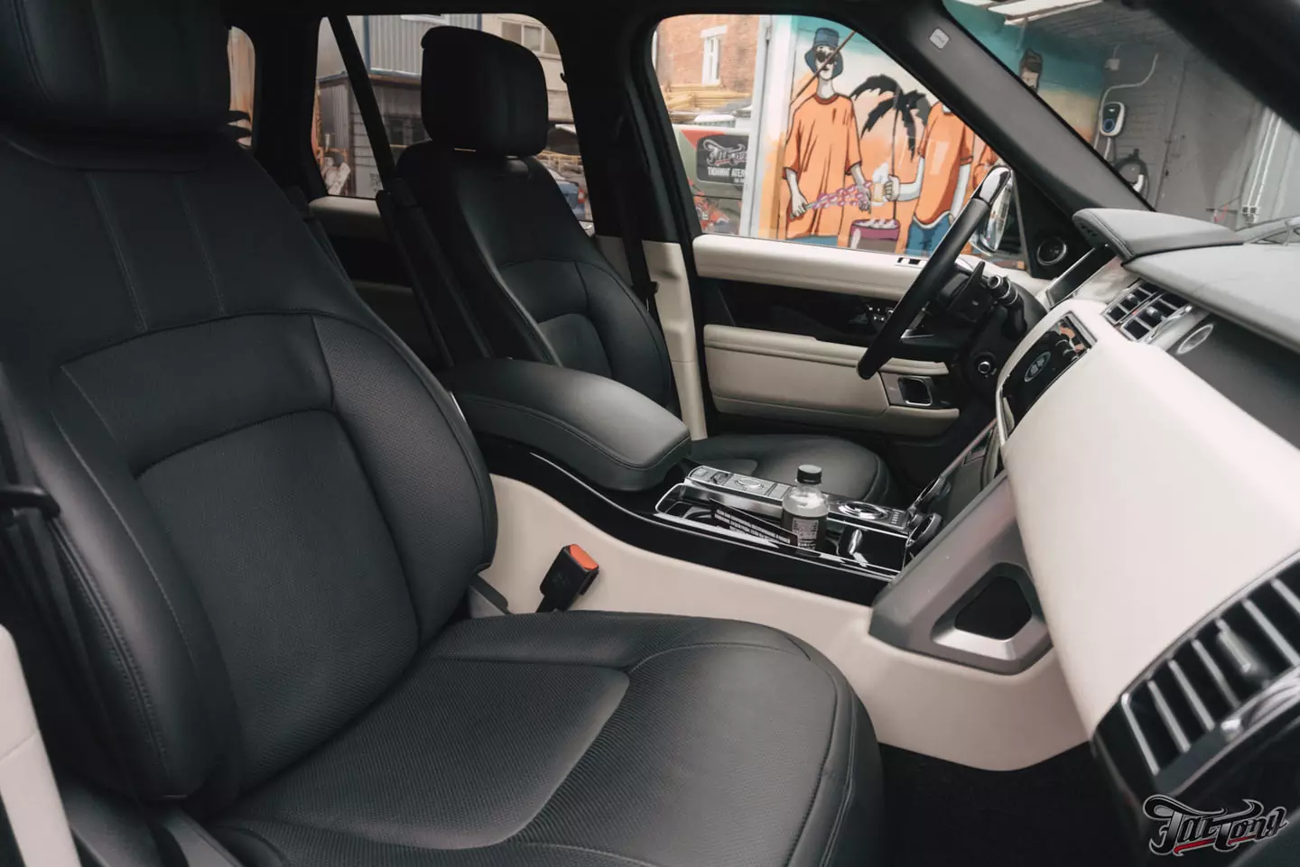 Химчистка и ремонт кожи в салоне Range Rover
